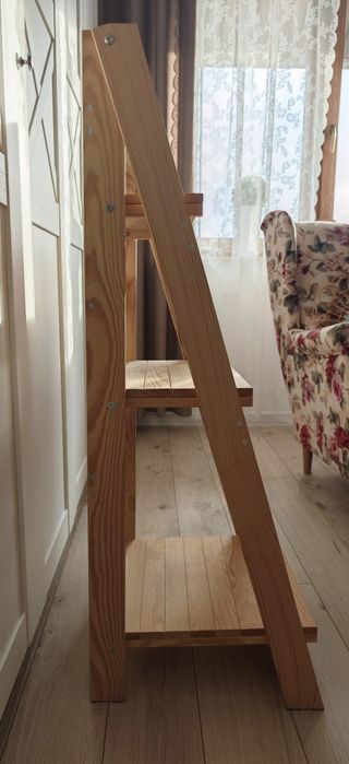 Regał z litego drewna