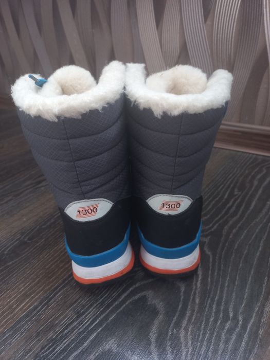 Продаю зимние кроссовки, сапоги, на овчине