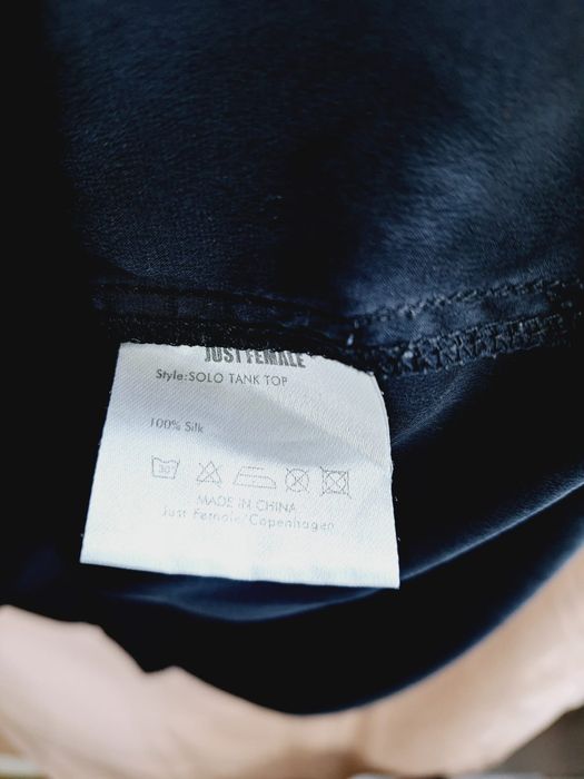 Bluzka bez rękawów jedwabna Just Female S 36 czarna