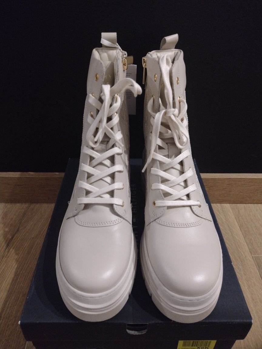 Buty Tommy Hilfiger Monogram beżowe jasne 40 Botki TH