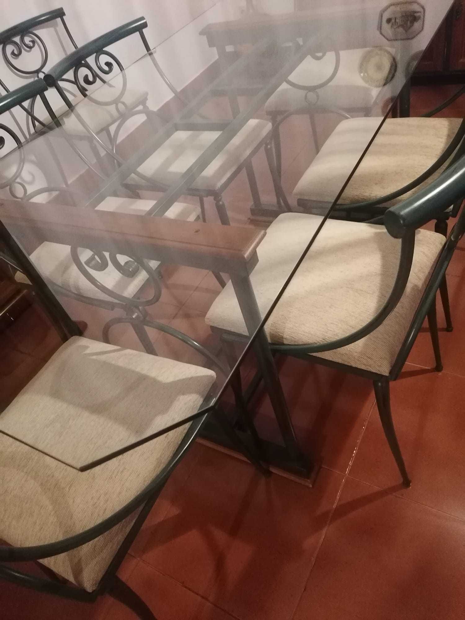 Mesa de sala de jantar c/ 8 cadeiras