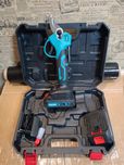 Акумуляторний садовий секатор Makita + 2 акумулятори