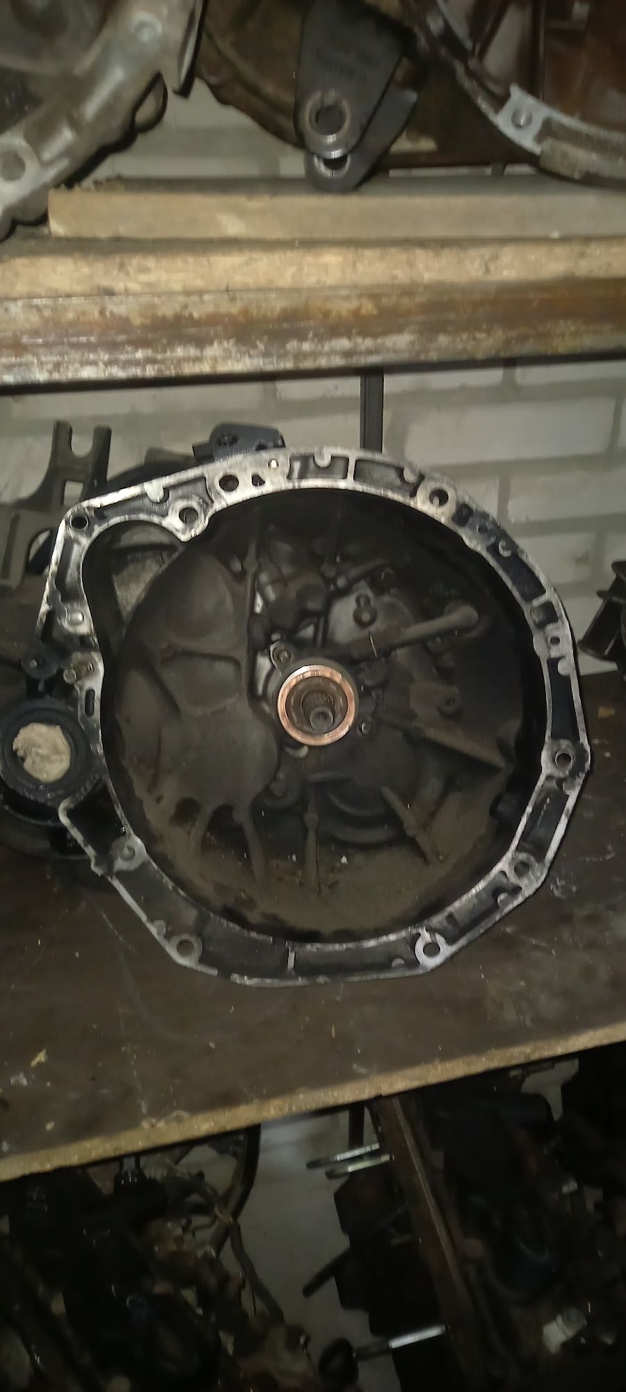 Коробка передач мкпп 1.9 Renault Megan2 Scenic2 laguna 8200156391