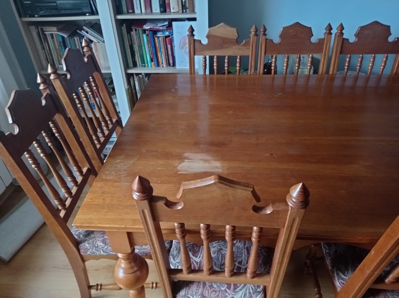 Stół dębowy z krzesłami
