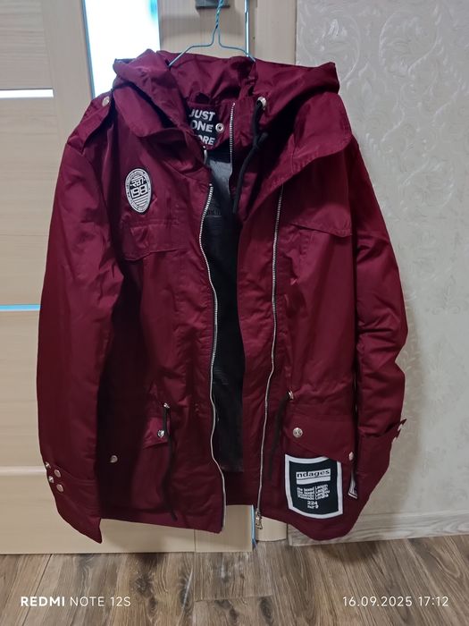 Куртка жіноча осіння на розмір 48-50