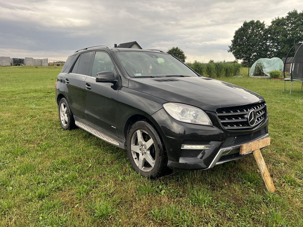 Samochod Mercedes ML W166