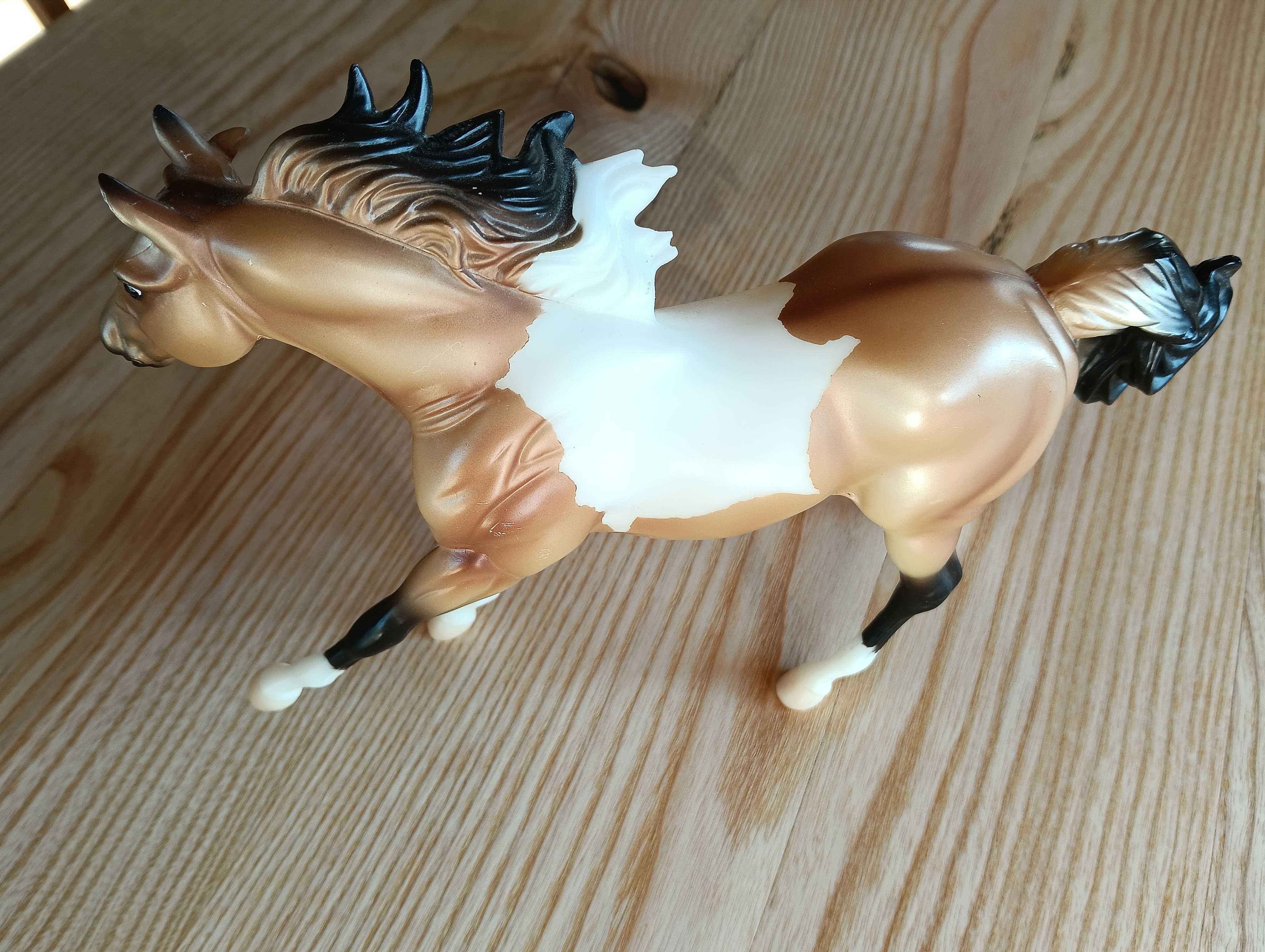 Koń Breyer z kolekcji schleich collecta