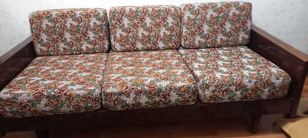 Продам диван-тахту б/у + пружинистый матрас