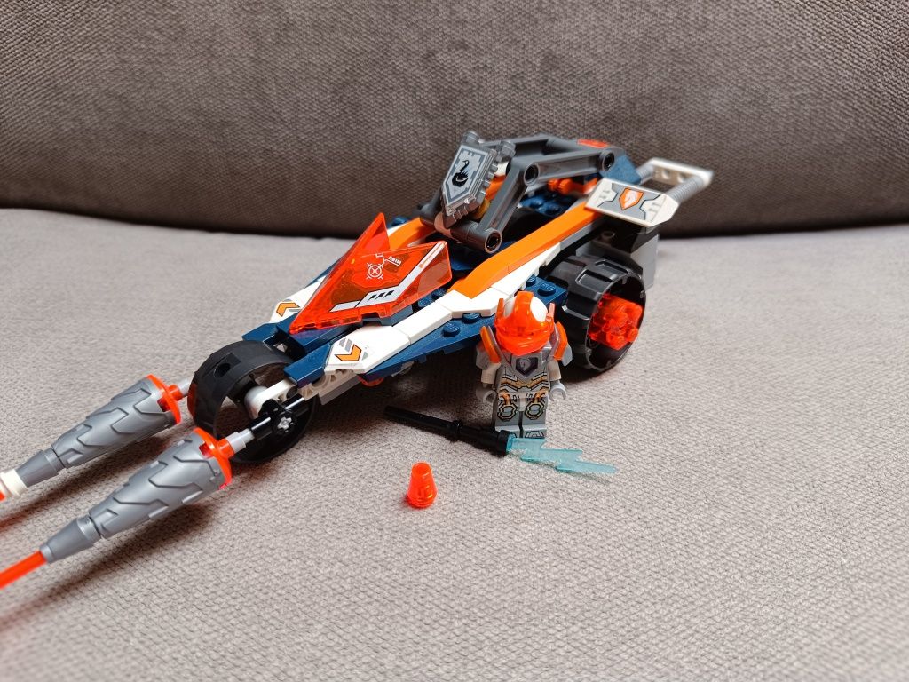 LEGO nexo knights 70348 bojowy pojazd lance'a