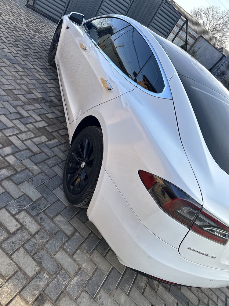 Tesla model S 100 d