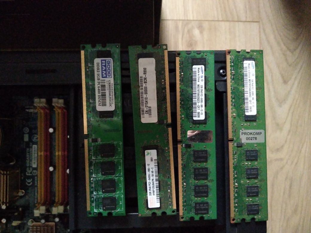 Komputery 2 szt. Intel q6600 quad, Karta dźwiękowa 7gb RAM, zestaw