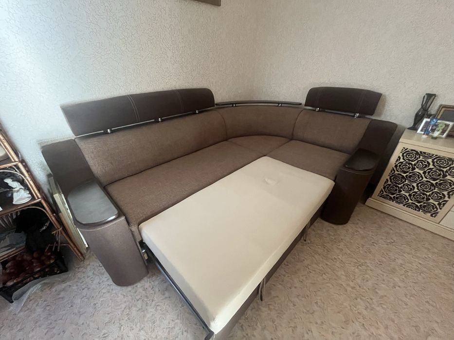 мягкий уголок кресла качалки