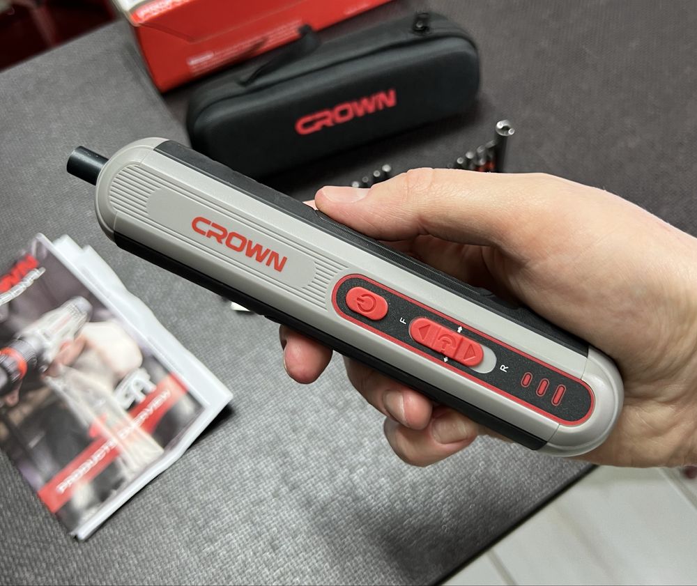 Новинка! Аккумуляторная отвертка викрутка CROWN CT22053TB Набор бит
