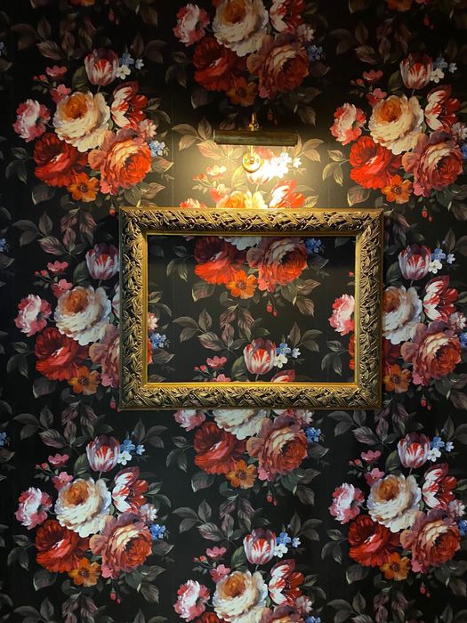 Moldura talhada em dourado 78x67cm