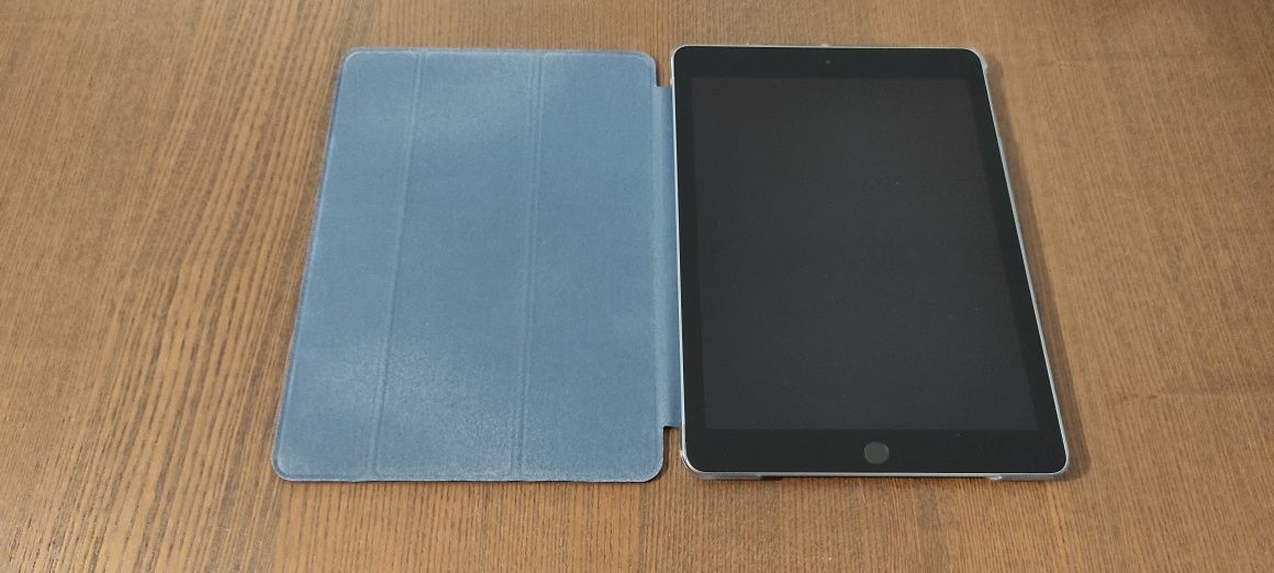 iPad silver com capa