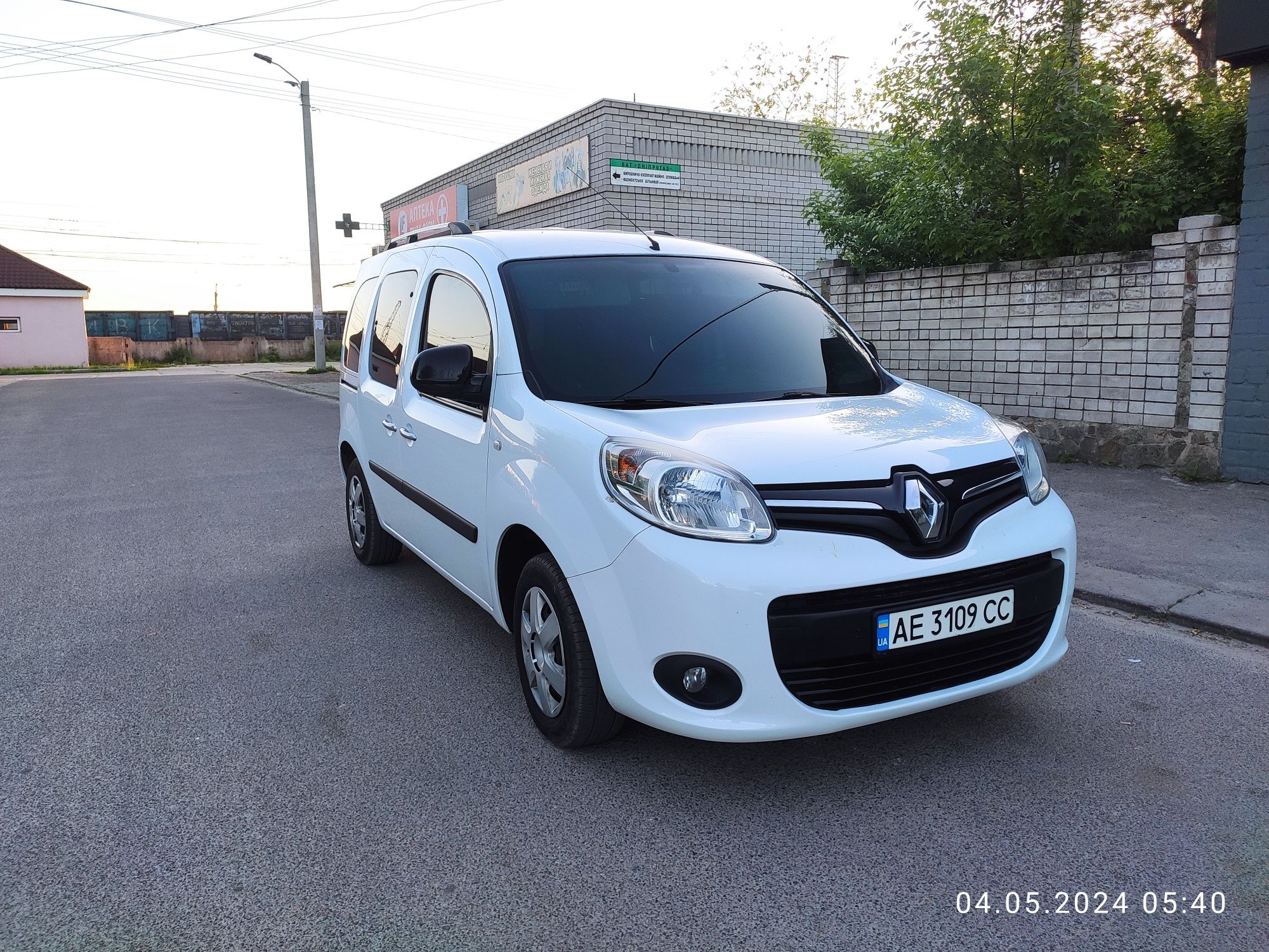 Продам Renault kangoo оригинальный пассажир