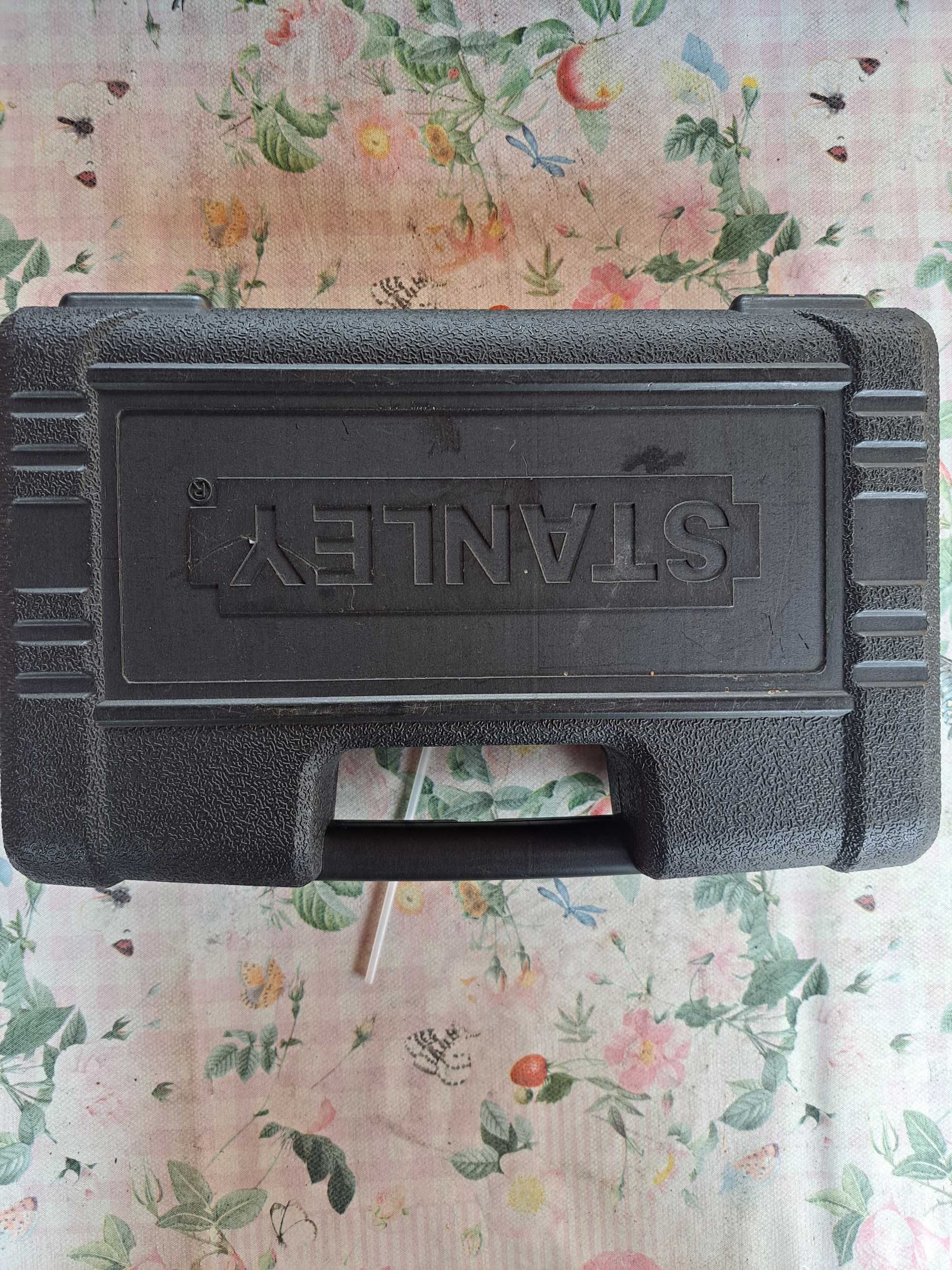 Zestaw kluczy nasadowych 1/4'' STANLEY