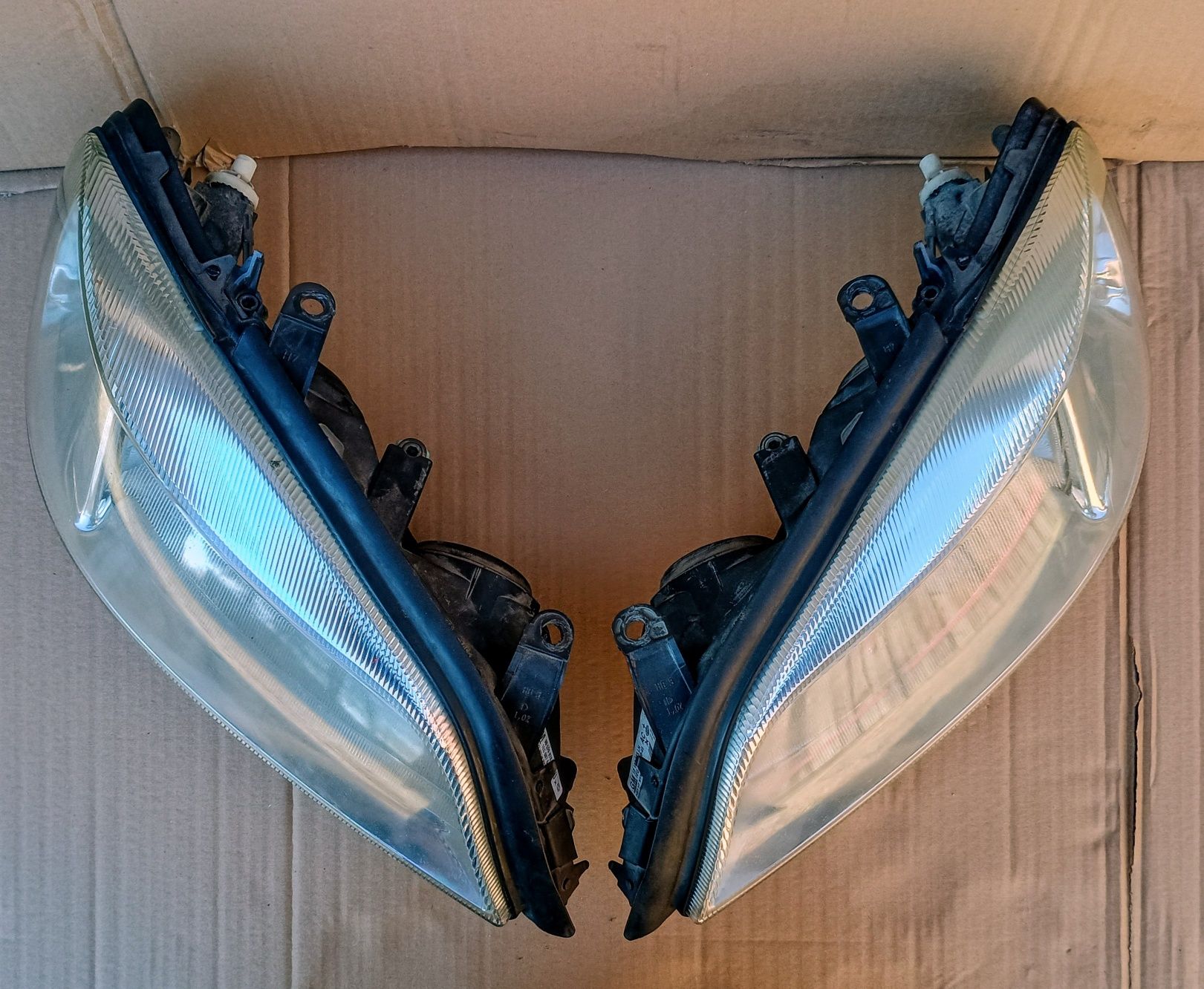 Reflektory lampy przednie komplet Opel Astra G
