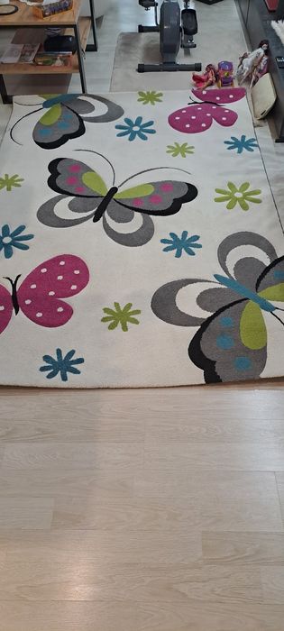 Dywan w bardzo dobrym stanie