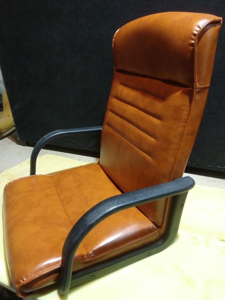 Перетяжка і ремонт м'яких меблів: крісла, стільці, дивани