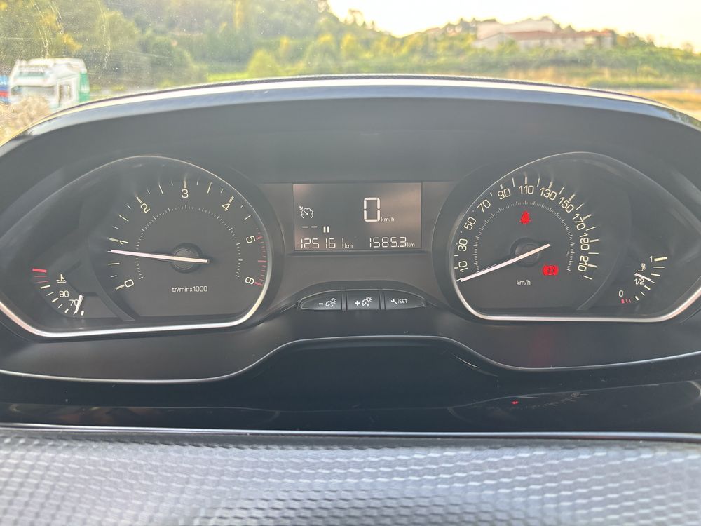 Peugeot 208 1.5 BlueHDi Signature