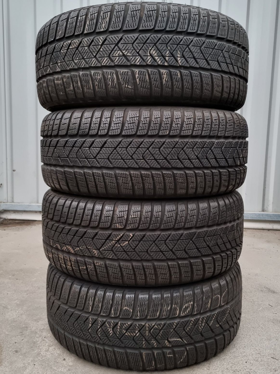 Opony używane ZIMOWE 225/40/18 Pirelli 850zł/4szt.