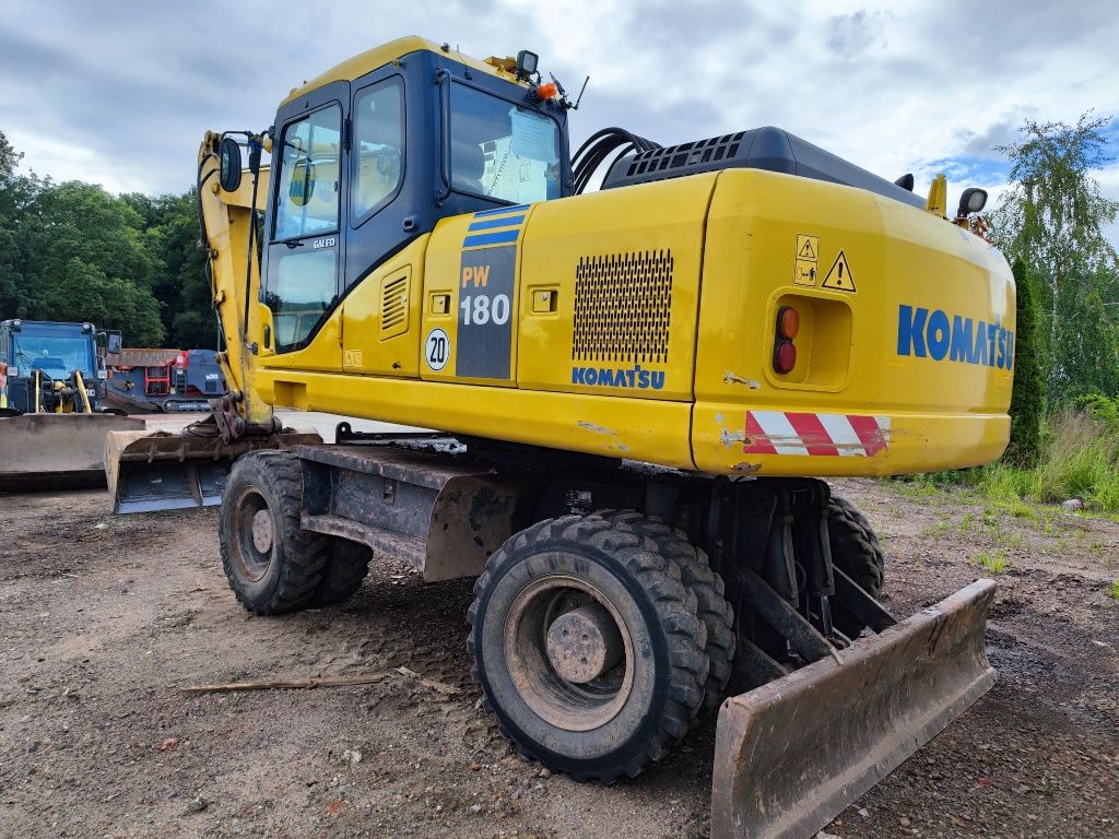Koparka kołowa Komatsu PW-180-7. 2007 rok