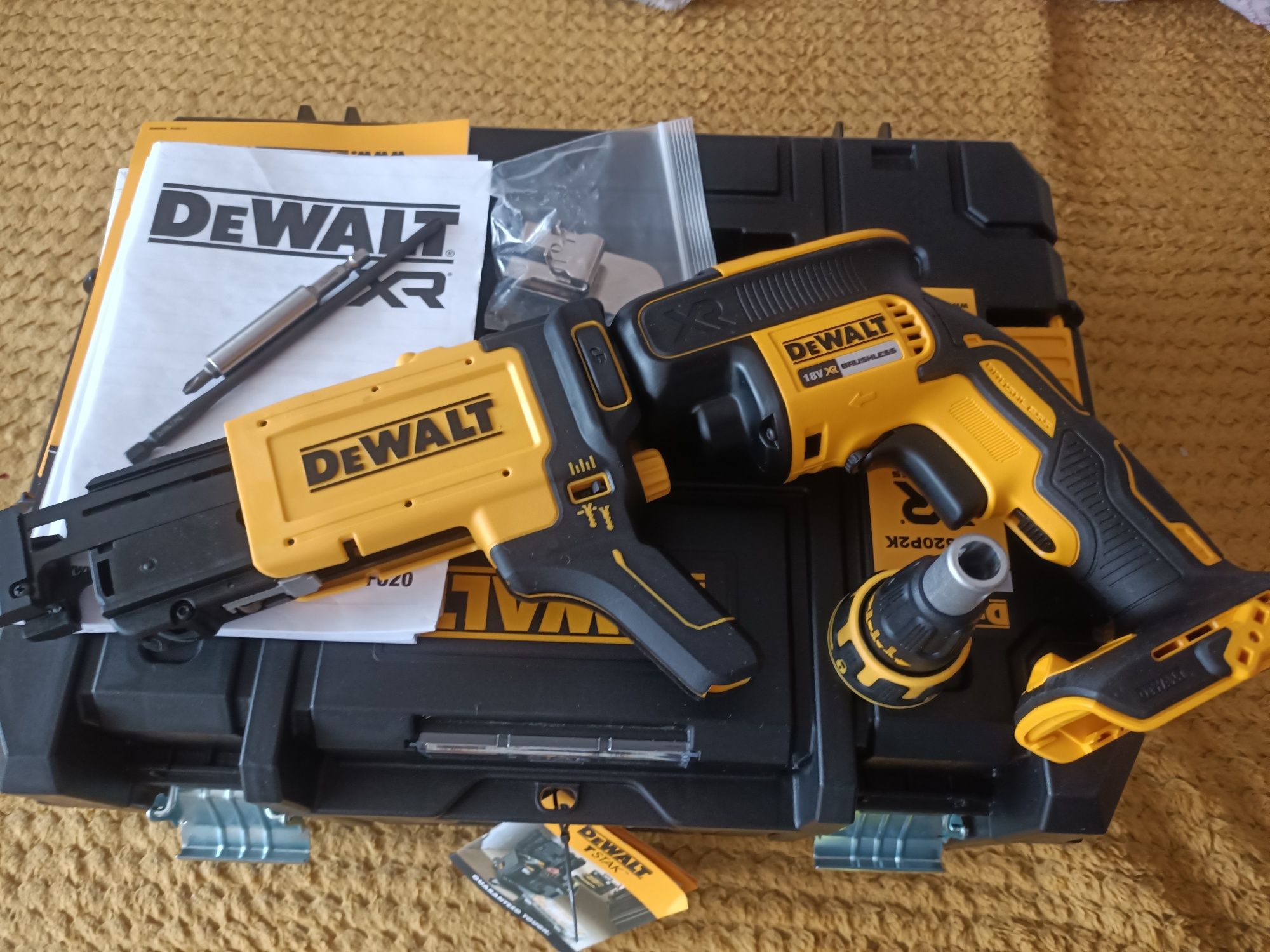 Nowa  oryginalna wkrętarka taśmowa DeWalt dcf620+magazynek