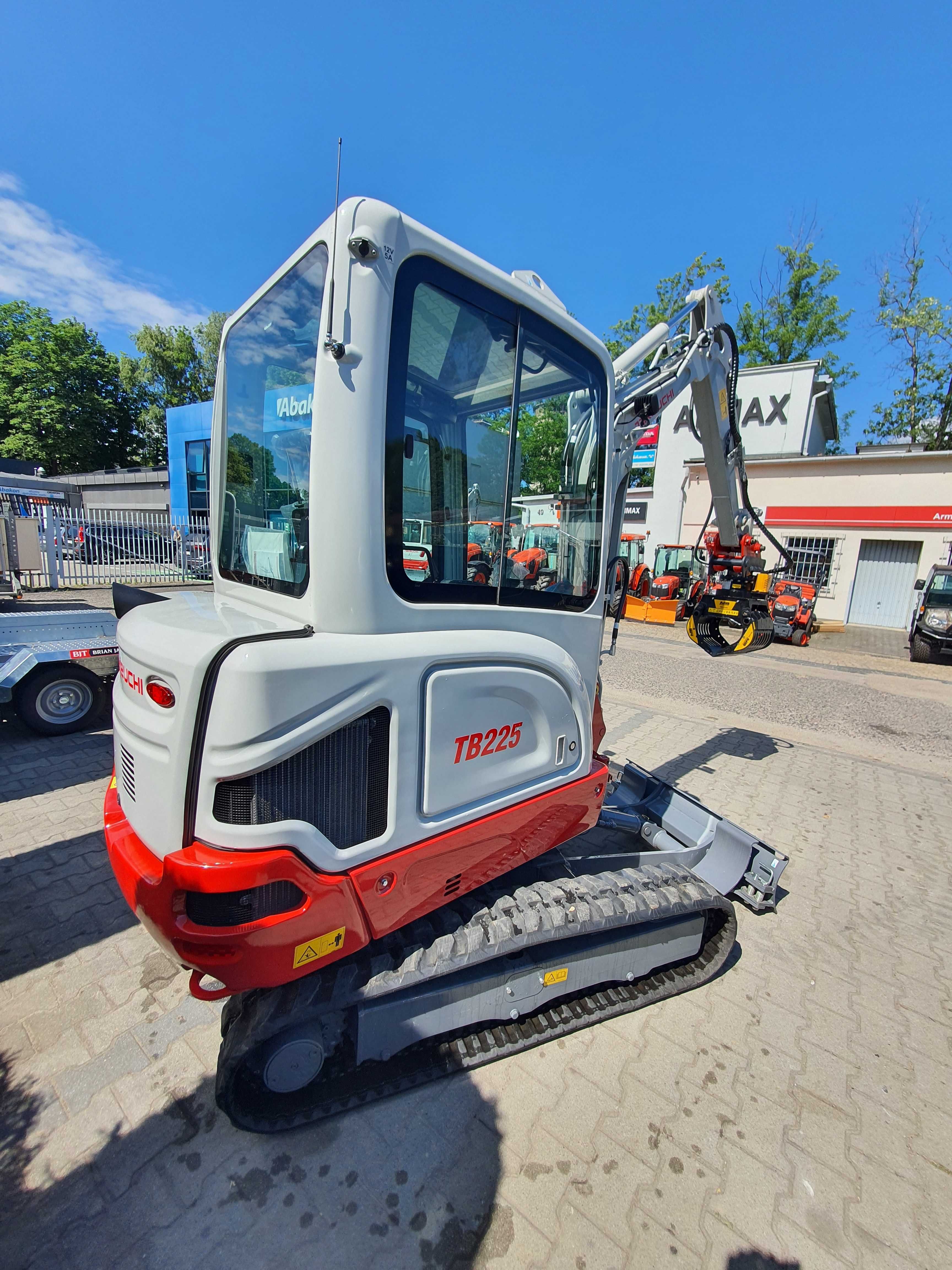 Minikoparka Takeuchi TB225 V0 Komplet Łyżek + Chwytak MBCRUSHER