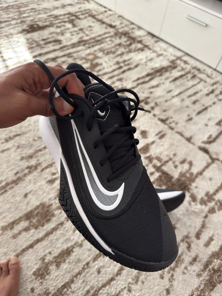 Vendo tenis praticamente novos nike  precision 7