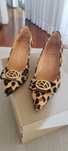 Sapatos novos em pêlo de ponei, motivo leopardo. Nunca foram usados.