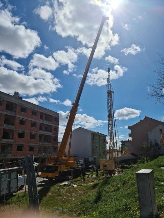 Grua obra em bom estado
