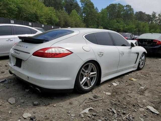 Porsche Panamera 3.0 Hybrid z 2013 roku, model USA.
