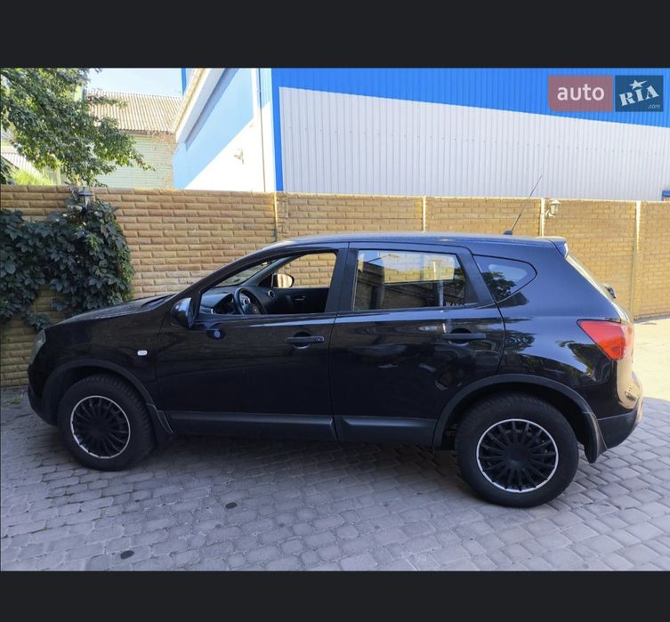 Продам  Черный паркетник  Nissan Qashqai !!!