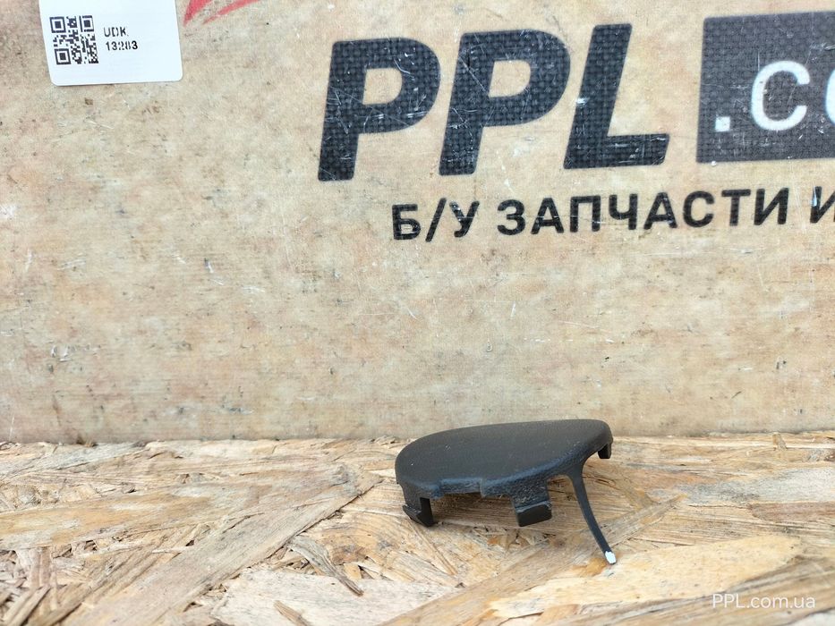 VW Golf Plus 2005-2009 заглушка крюка заднего бампера 5M0807441