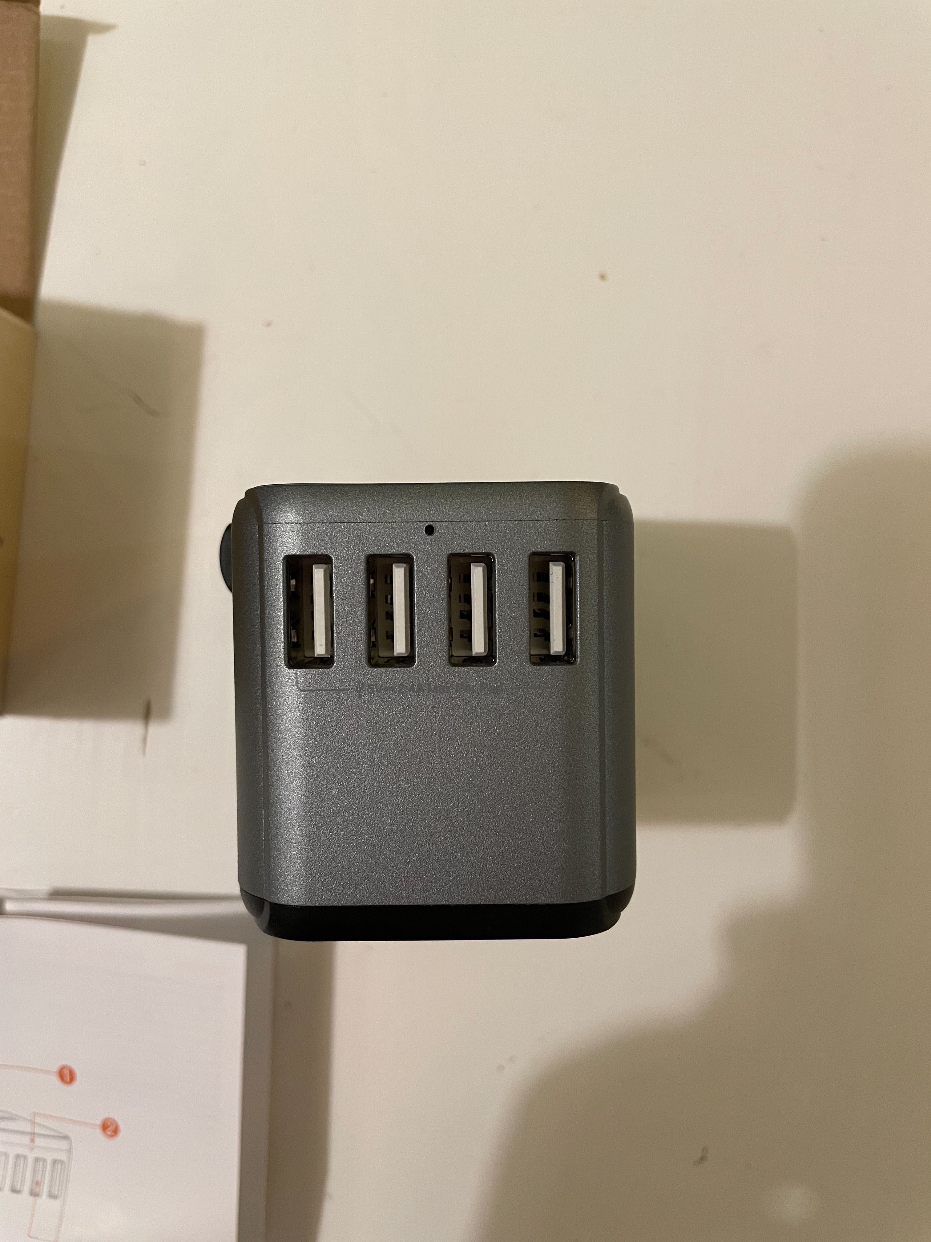 TESSAN uniwersalny adapter podróżny z 4 gniazdami USB