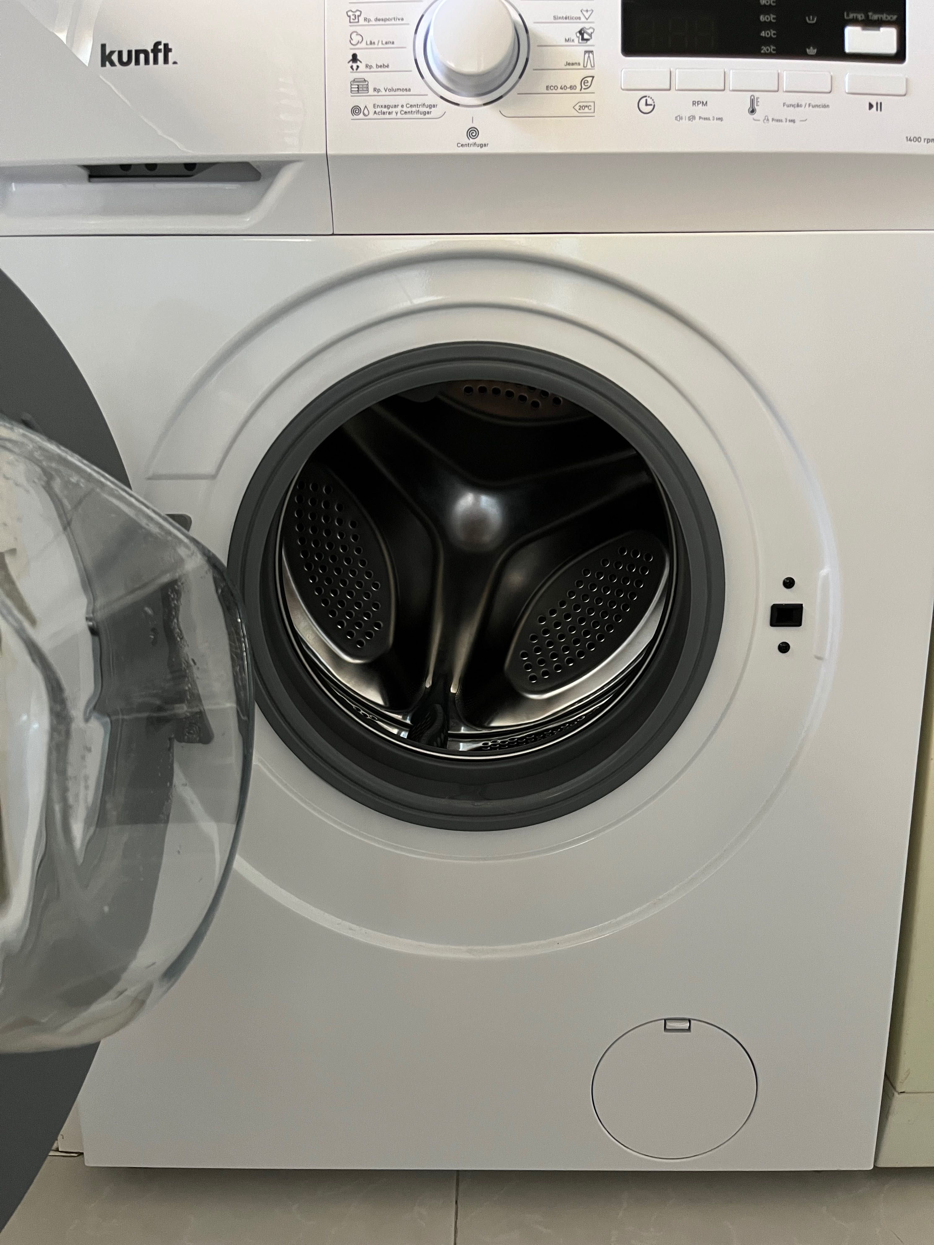 Máquina de Lavar Roupa (COMO NOVA)