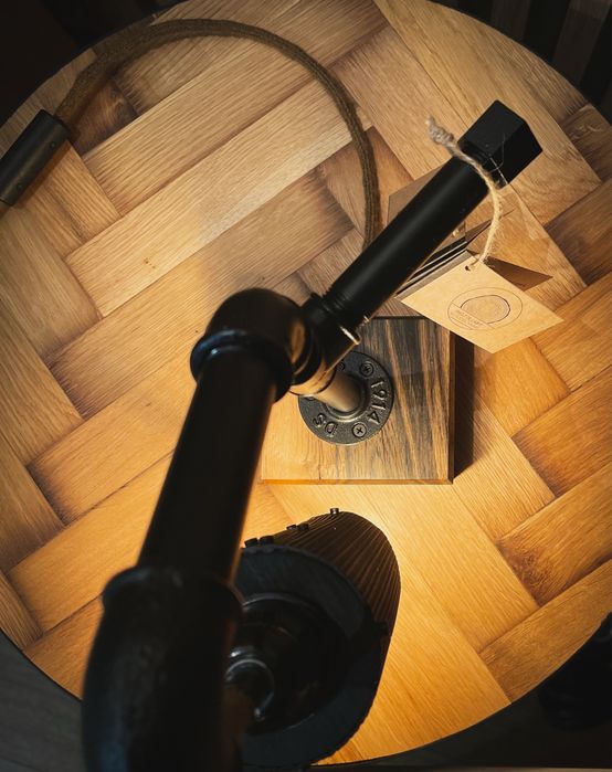 Lampka loft z wieszakiem na sluchawki