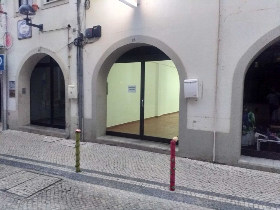 Arrenda-se Loja de rua no Bombarral (Rua do comércio nº 28)
