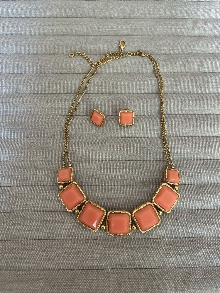 Conjunto de colar e par de brincos