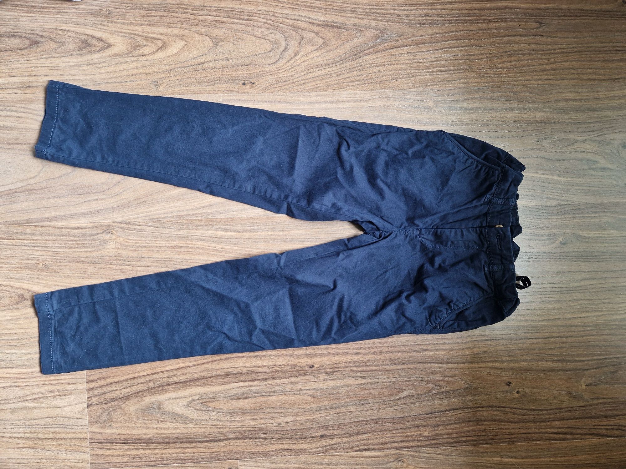 Granatowe spodnie firmy Cool Club rozm. 128