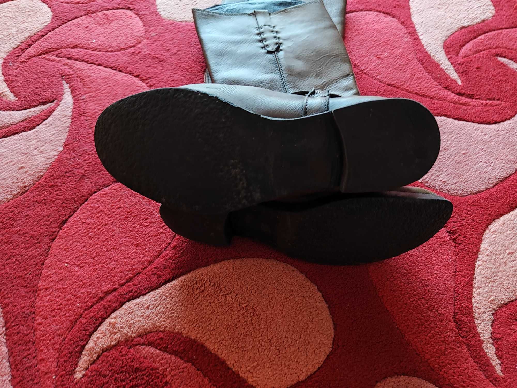 Botas cano alto em pele