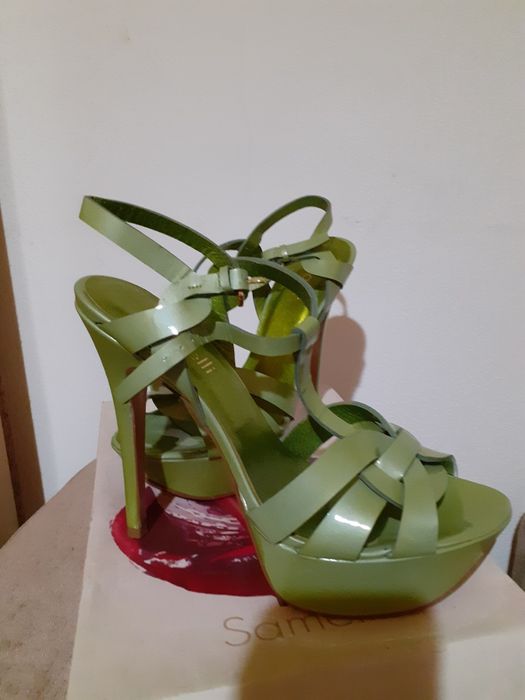 Sandálias cor verde 39