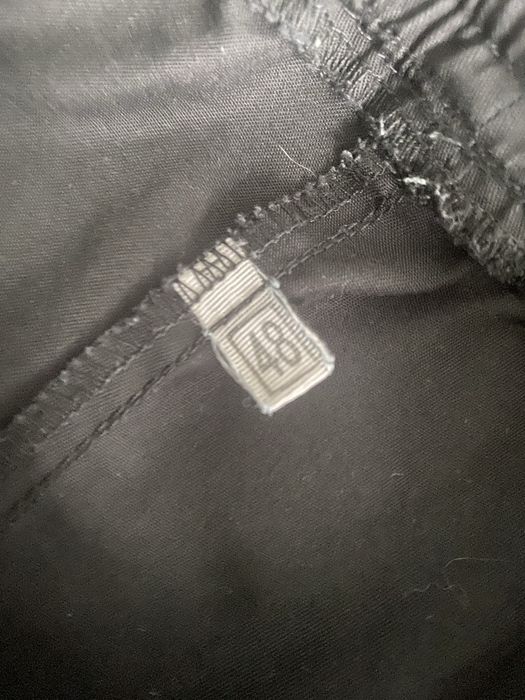 Медична кофта чорного кольру.