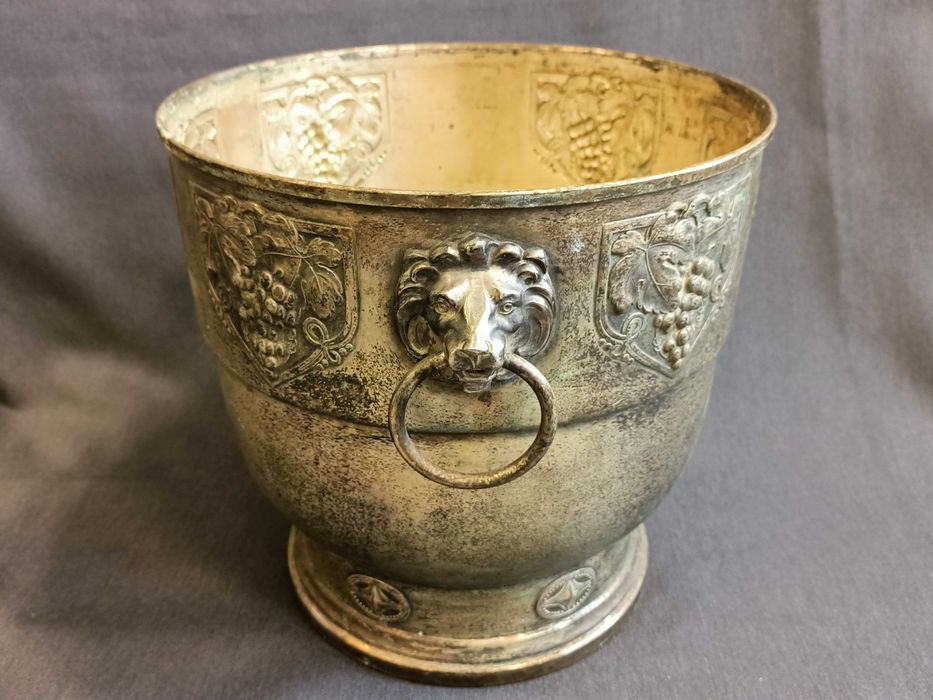 Огромадное Старинное Ведро для Шампанского со Львами