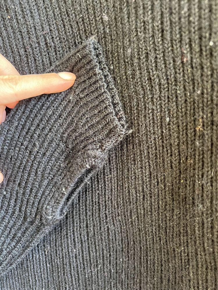 Sweter wełniany z kapturem