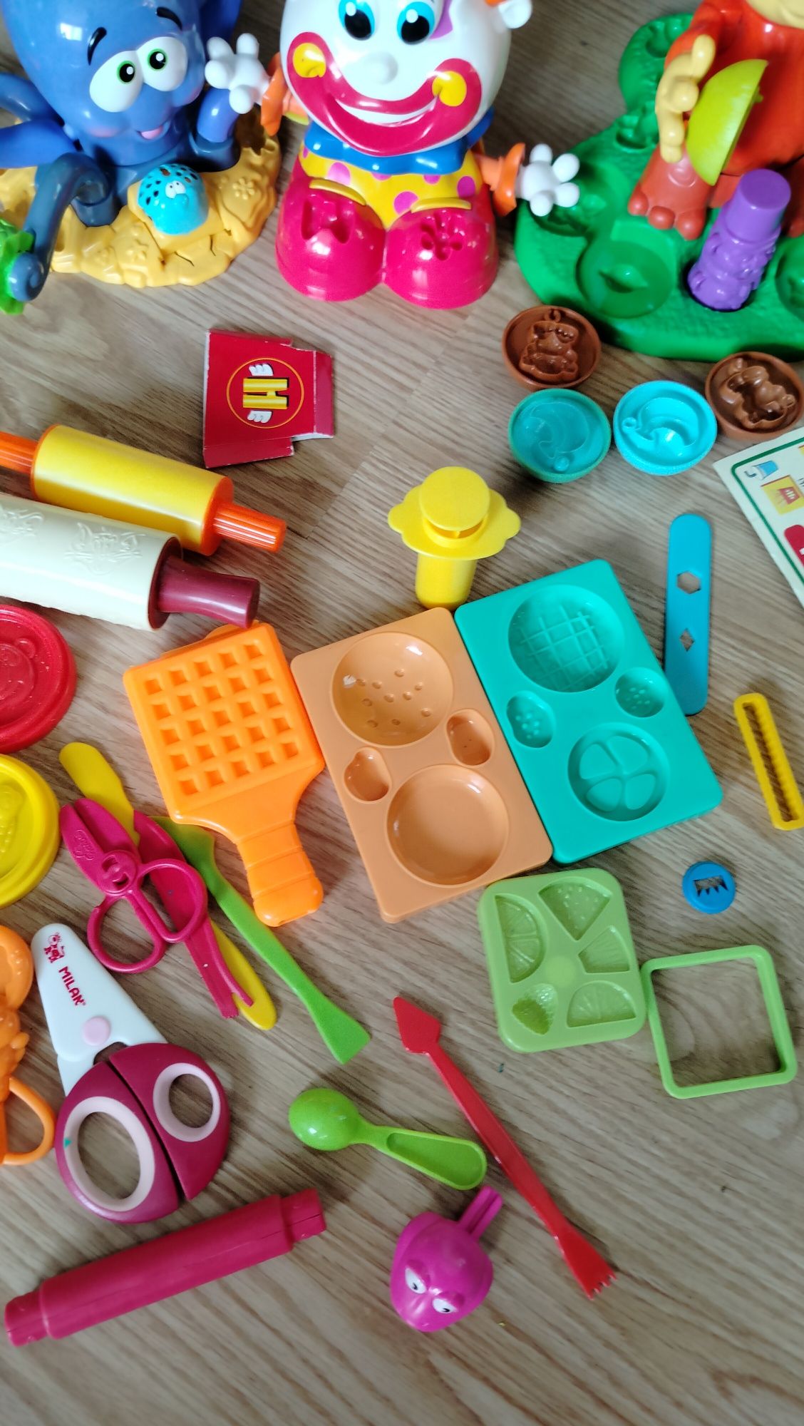 Zestaw duży Play doh małpka, ośmiornica, żółw,klaun inne Plus gratis