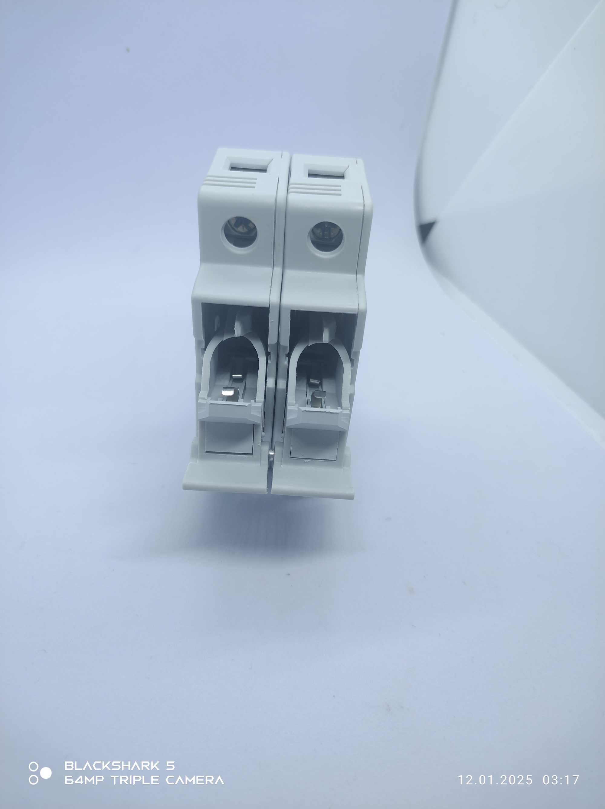 Automatyczny wyłącznik napięcia. 1000W. 32A
