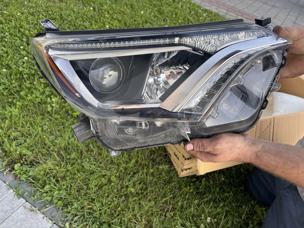 Lampy przednie Toyota rav 4 2017rok