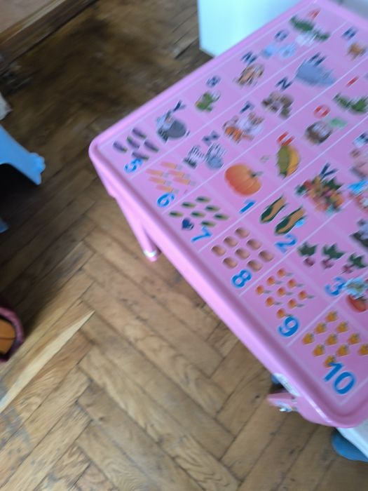 Стіл і стілець дитячі.Пластик